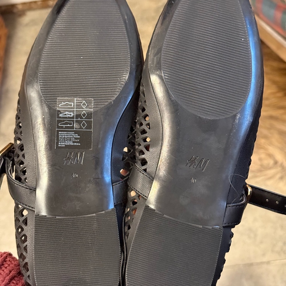 NWT H&M Black Mesh Women's Flats - Picture 3 of 4